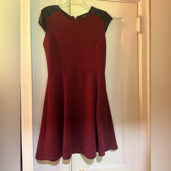 Mossimo Supply Co. Dresses & Skirts - Mossimo medium maroon dress with cap leather sleeves